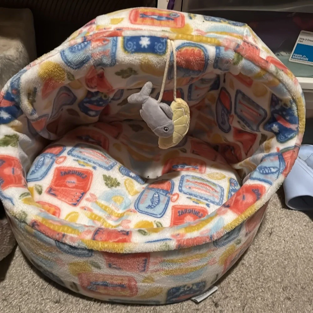 Cat house super soft with dangle toys and shaded roof